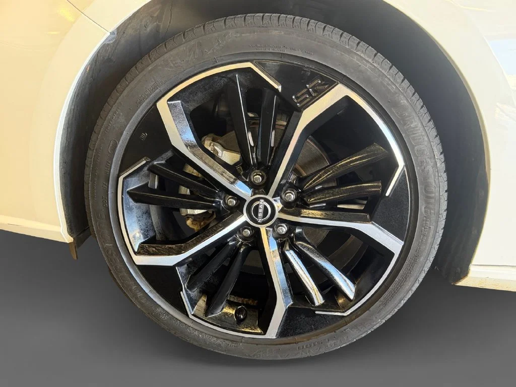 Used 2025 White Nissan 2.5 SR image 16