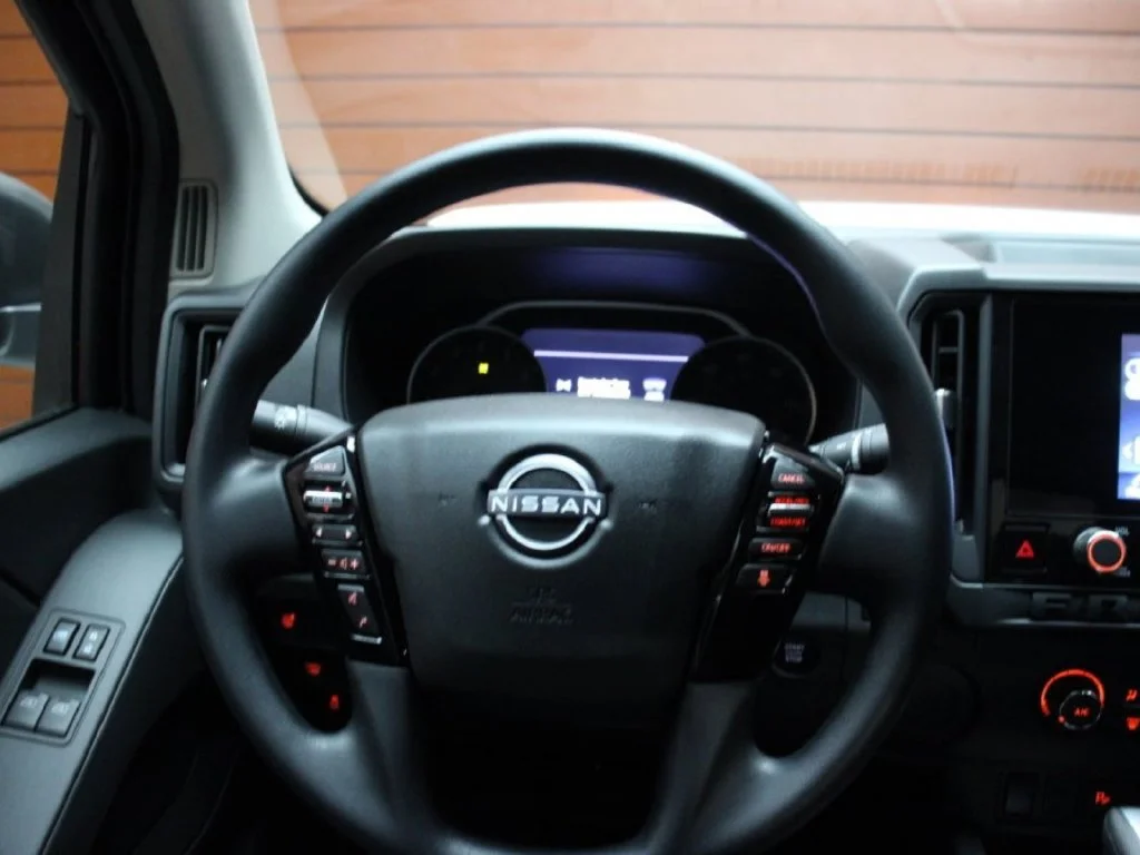 New 2027 Glacier White Nissan King Cab® S image 19
