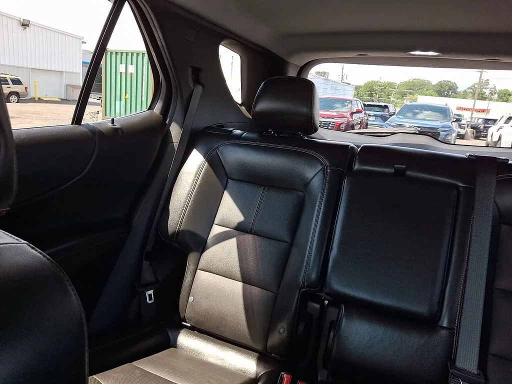 Used 2023 RADIANT RED TINTCOAT Chevrolet Premier image 19