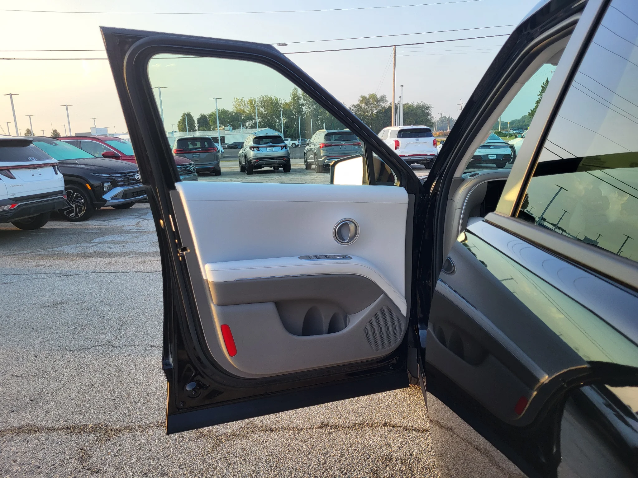 New 2027 Abyss Black Pearl Hyundai SEL 7P image 18