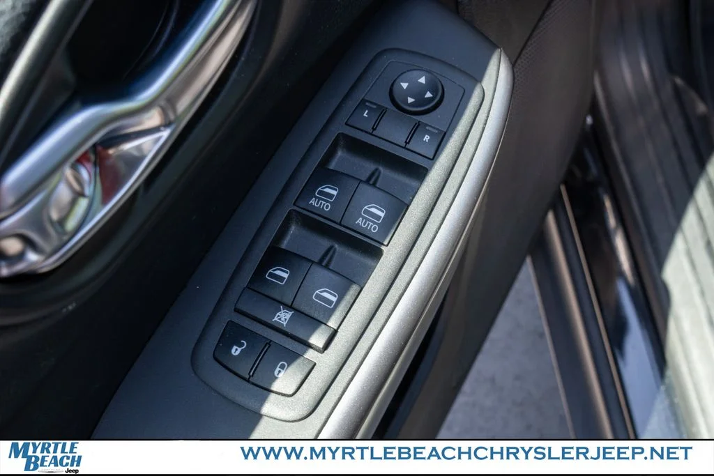 Certified Used 2022 Diamond Black Jeep Latitude Lux image 16