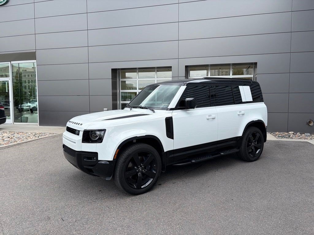 Used 2025 White Land Rover 110 P400 X-Dynamic SE image 3