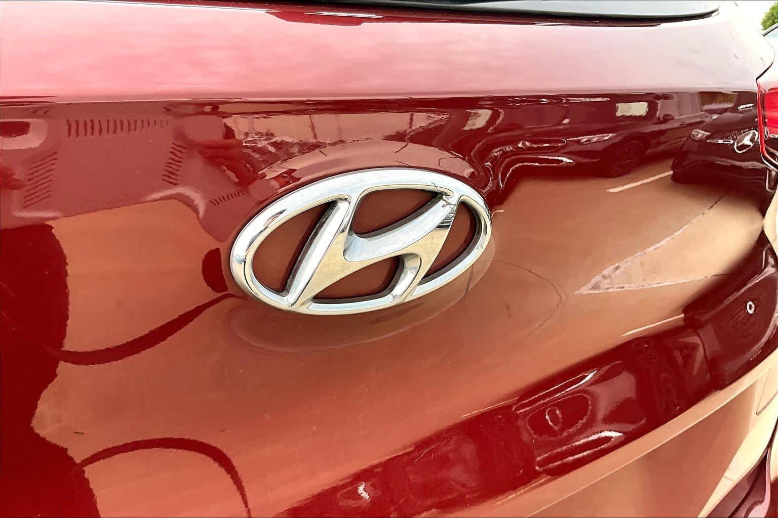 Used 2020 Gemstone Red Hyundai SE image 10