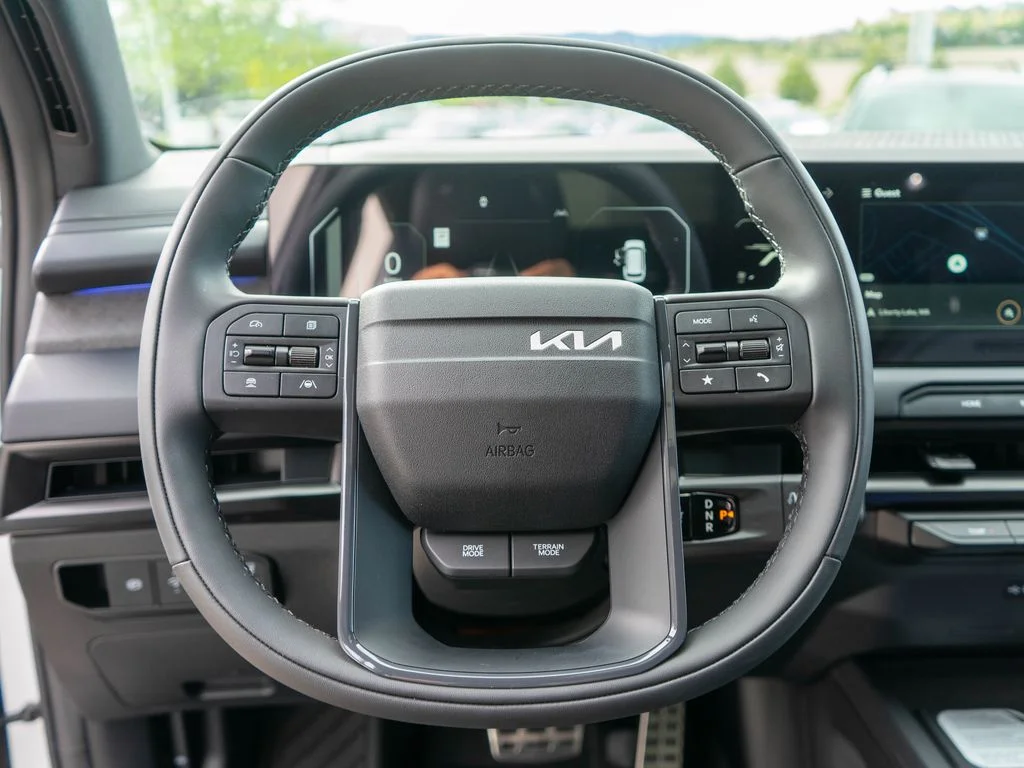 New 2027 Glacial White Pearl Kia X-LINE SX image 17