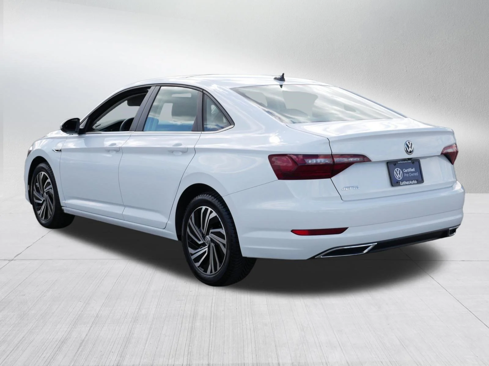 Certified Used 2021 Pure White Volkswagen SEL Premium image 5