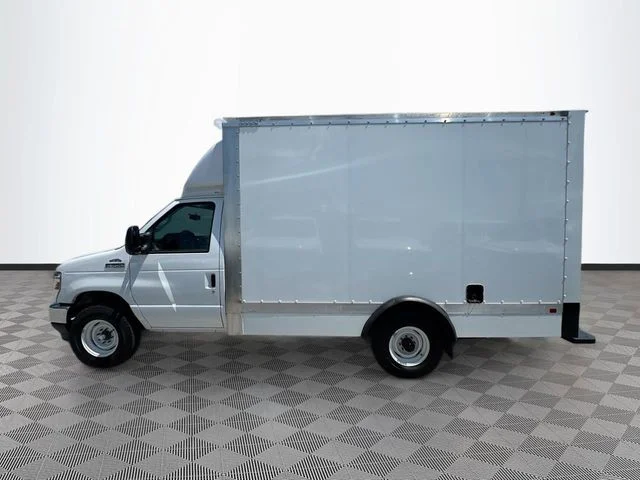 New 2025 Oxford White Ford Base image 3