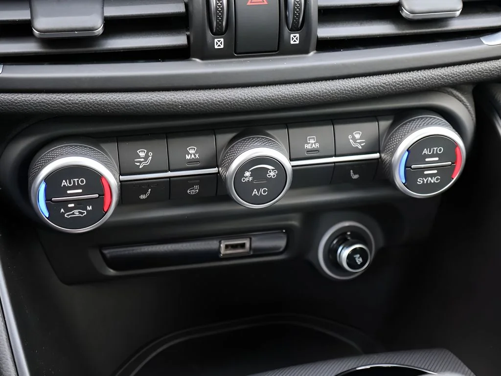 New 2026 Vesuvio Gray Metallic Alfa Romeo Base image 27