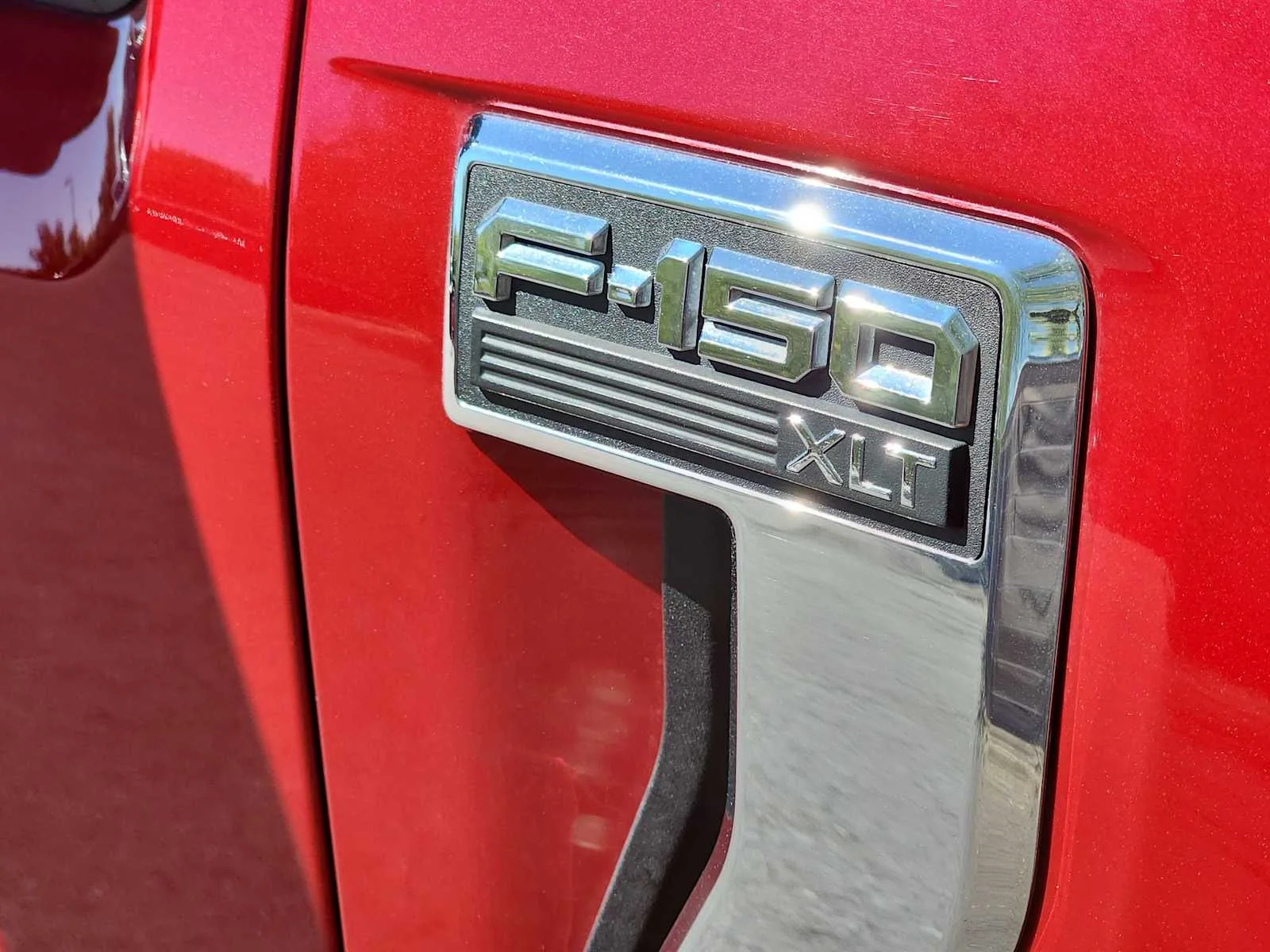 Used 2022 Rapid Red Metallic Tinted Clearcoat Ford XLT image 11
