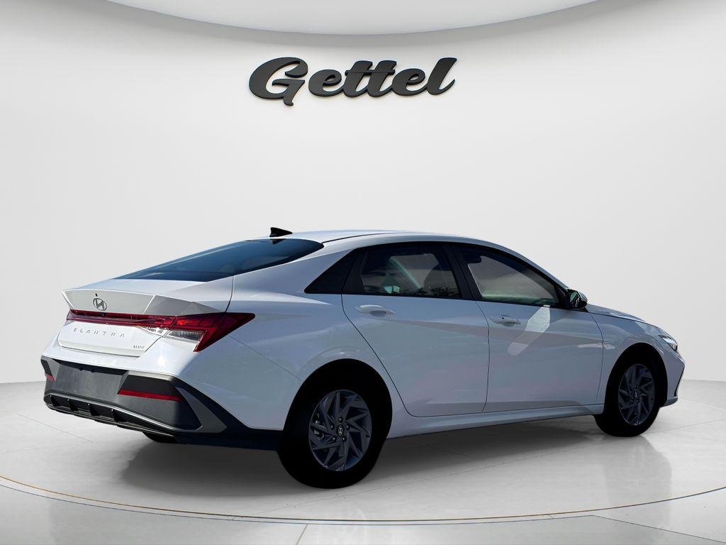 New 2026 White Hyundai Blue image 7