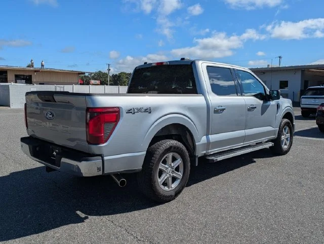 Used 2025 Silver Metallic Ford XLT image 3