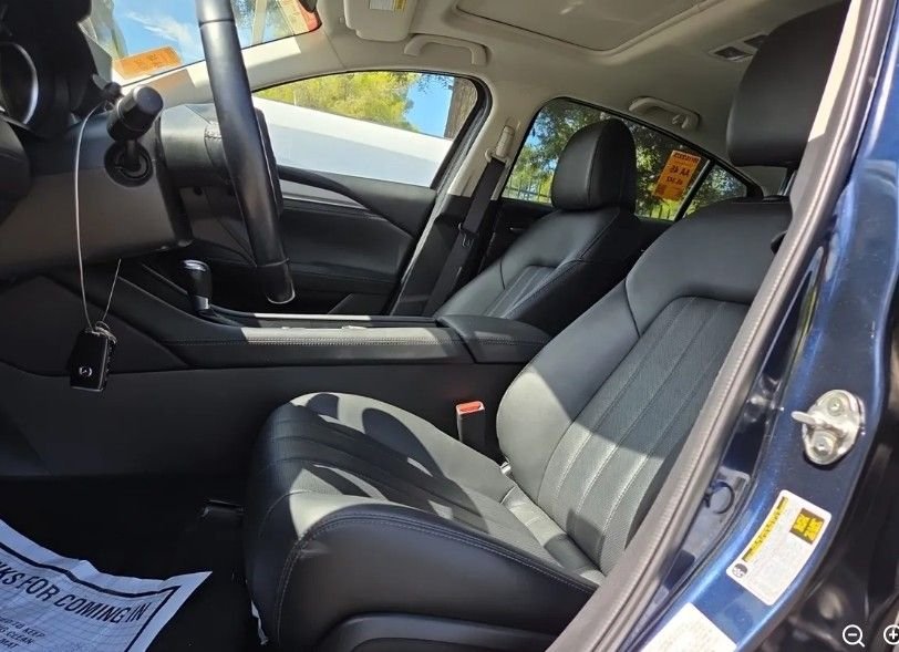 Used 2021 Blue Mazda Touring image 3