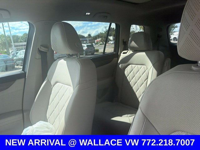 Used 2025 Silver Volkswagen 2.0T SEL Premium R-Line image 4
