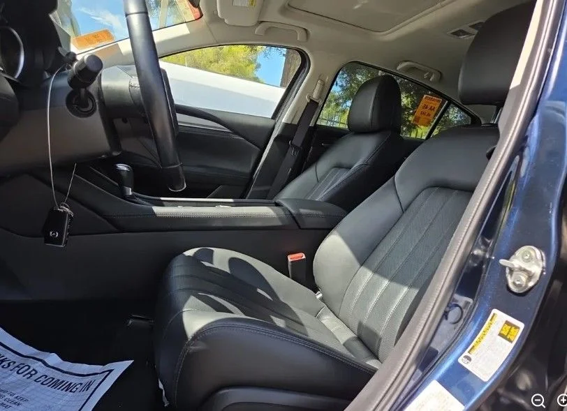 Used 2021 Blue Mazda Touring image 3