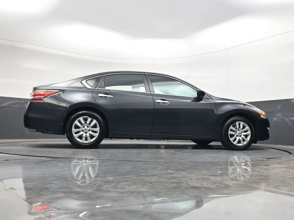 Used 2015 Storm Nissan 2.5 S image 35