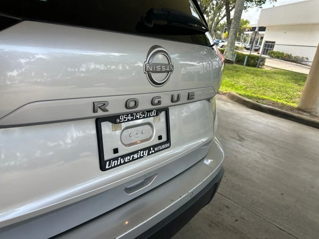 Used 2024 Silver Nissan S image 17