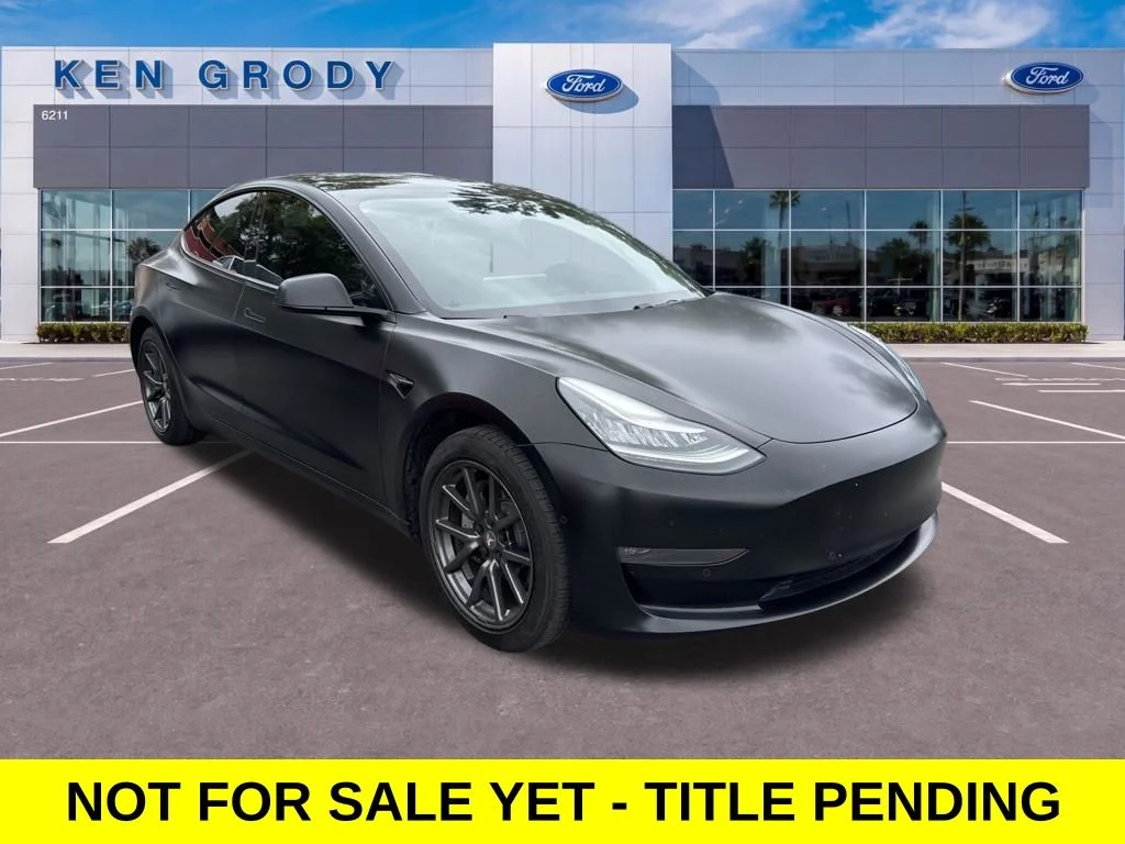 2019 Tesla Model 3 Standard Range Plus's photo