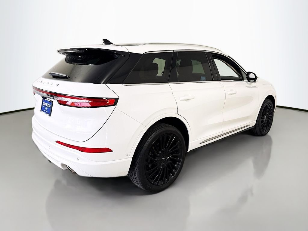 Used 2021 Pristine White Lincoln Reserve image 11