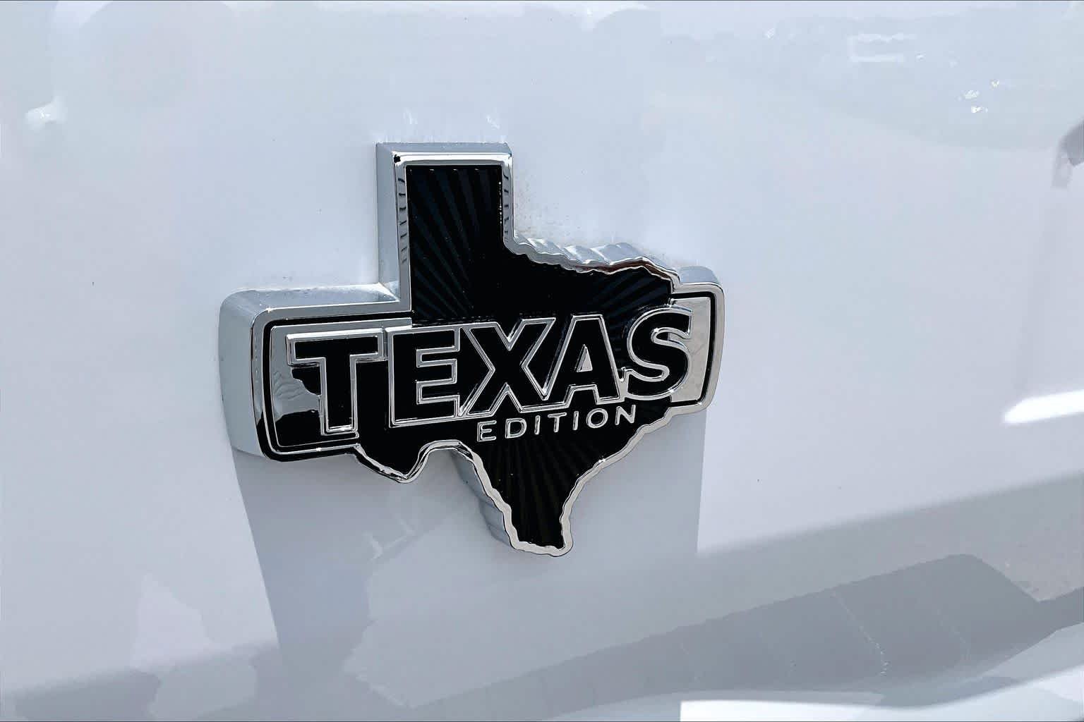 Used 2024 Oxford White Ford XLT image 29