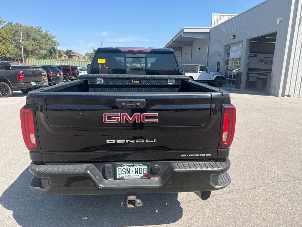 Used 2022 Black GMC Denali image 5