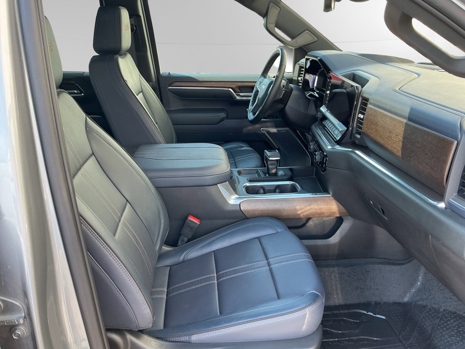 Used 2023 Gray Chevrolet High Country image 15