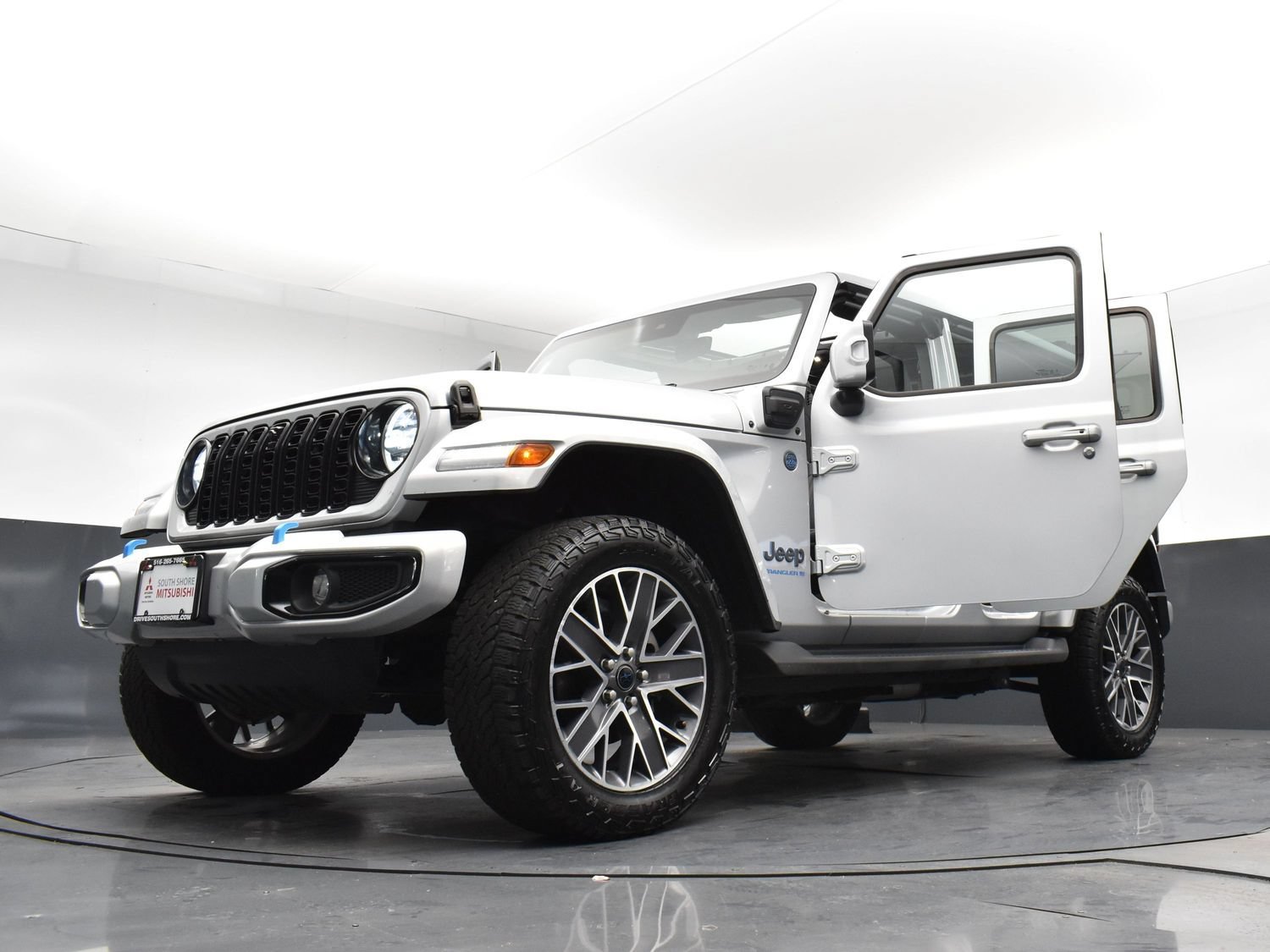 Used 2024 Silver Zynith Clearcoat Jeep High Altitude image 30