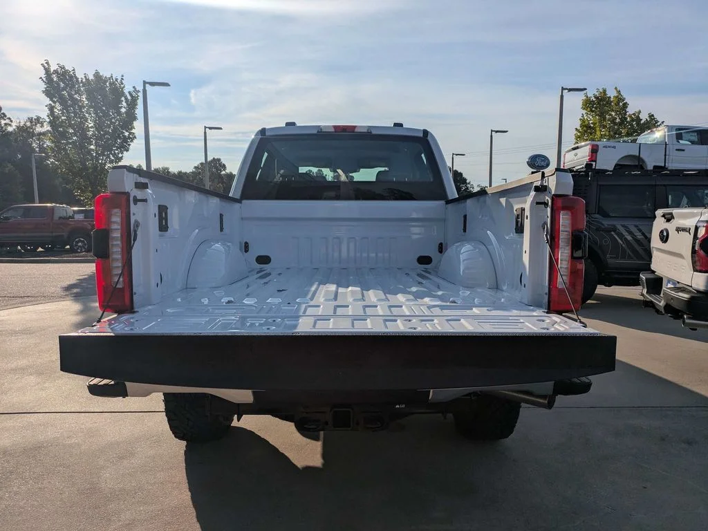 New 2027 Oxford White Ford XL image 6