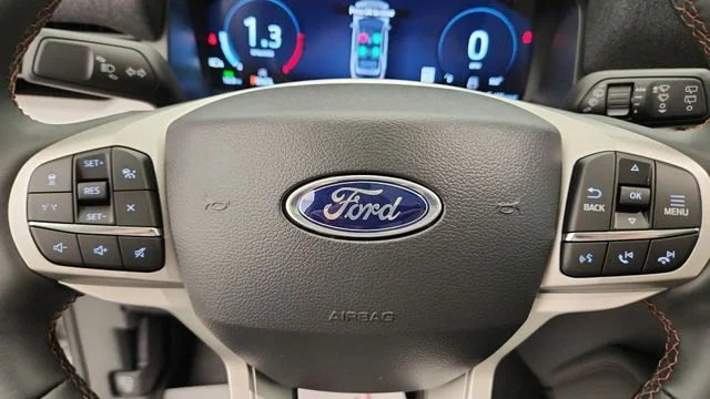New 2026 Space White Metallic Ford Active image 48
