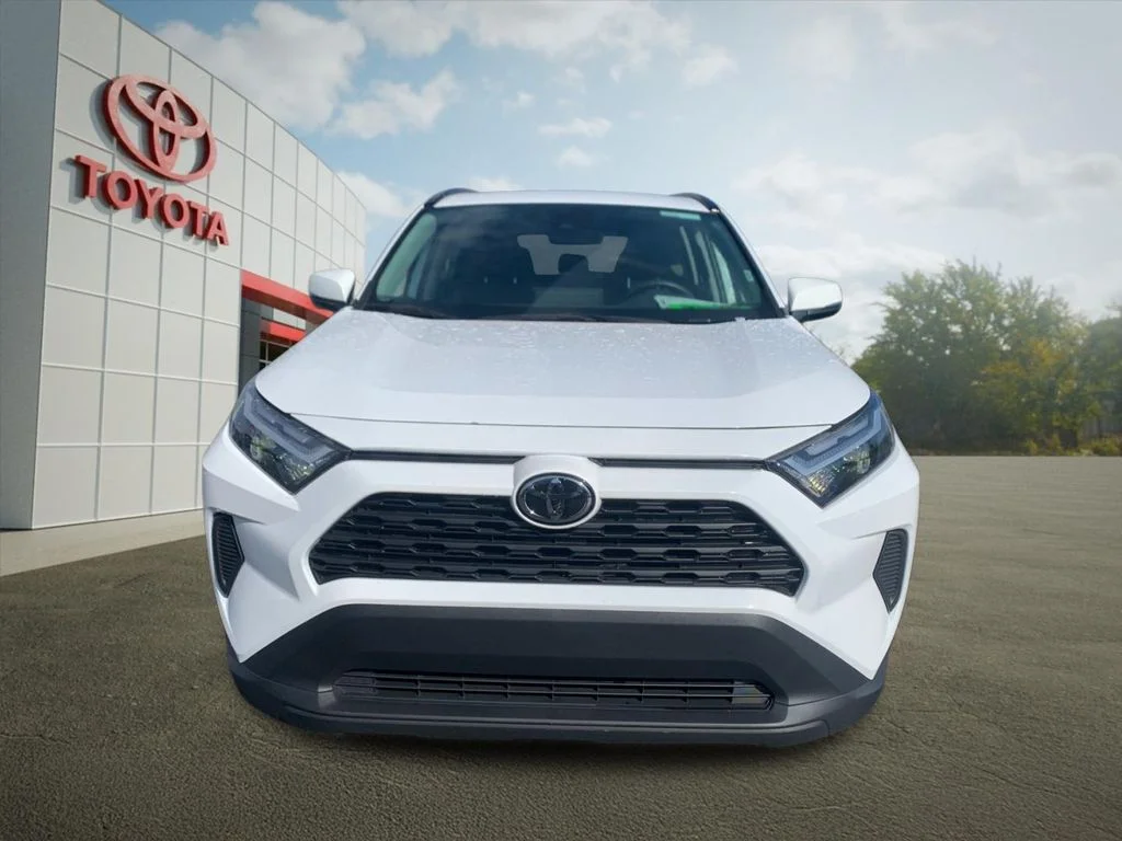 Used 2025 White Toyota XLE image 8
