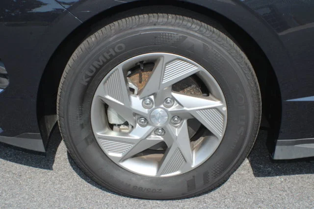 Used 2025 Carbon Blue Hyundai SE image 5