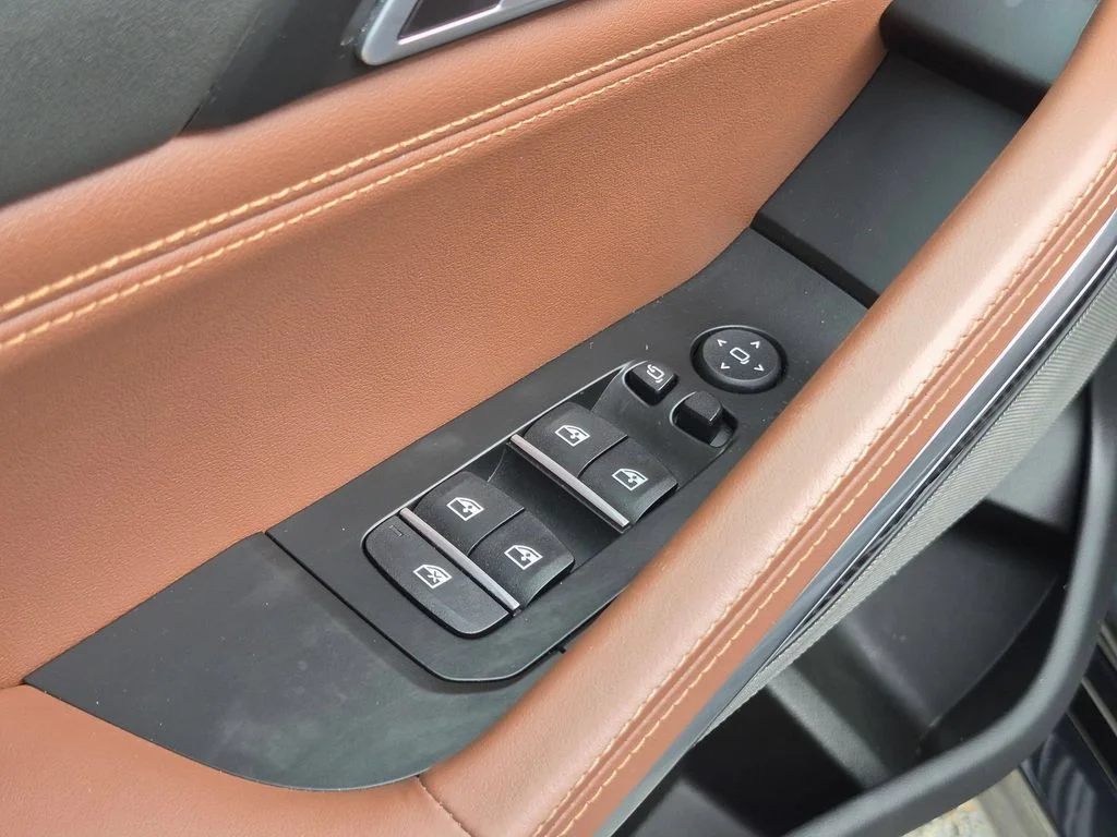 Used 2024 Black BMW M60i image 13