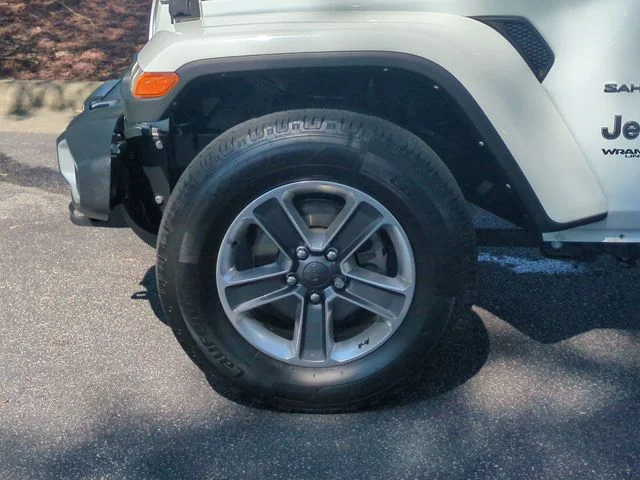 Used 2021 White Jeep Unlimited Sahara image 10