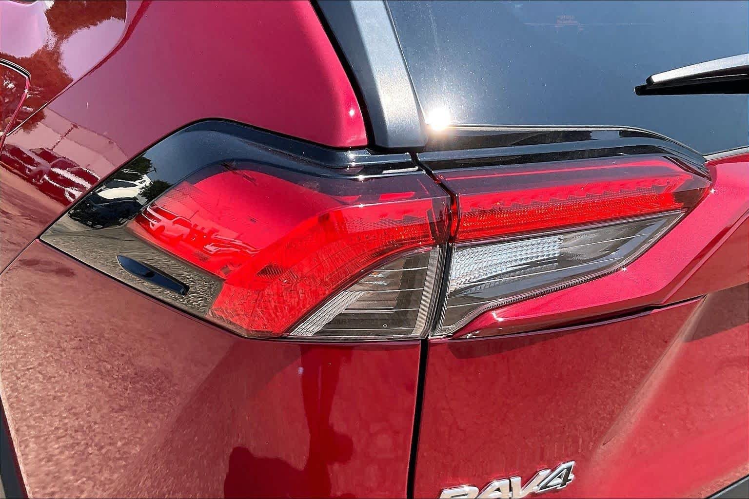 Used 2025 Ruby Flare Pearl Toyota XLE image 28