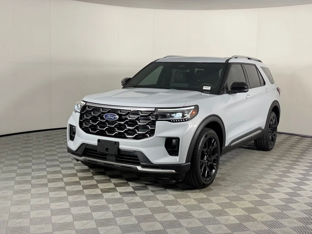 Used 2025 White Ford Platinum image 9