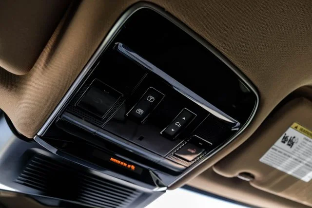 New 2026  Land Rover SE image 32