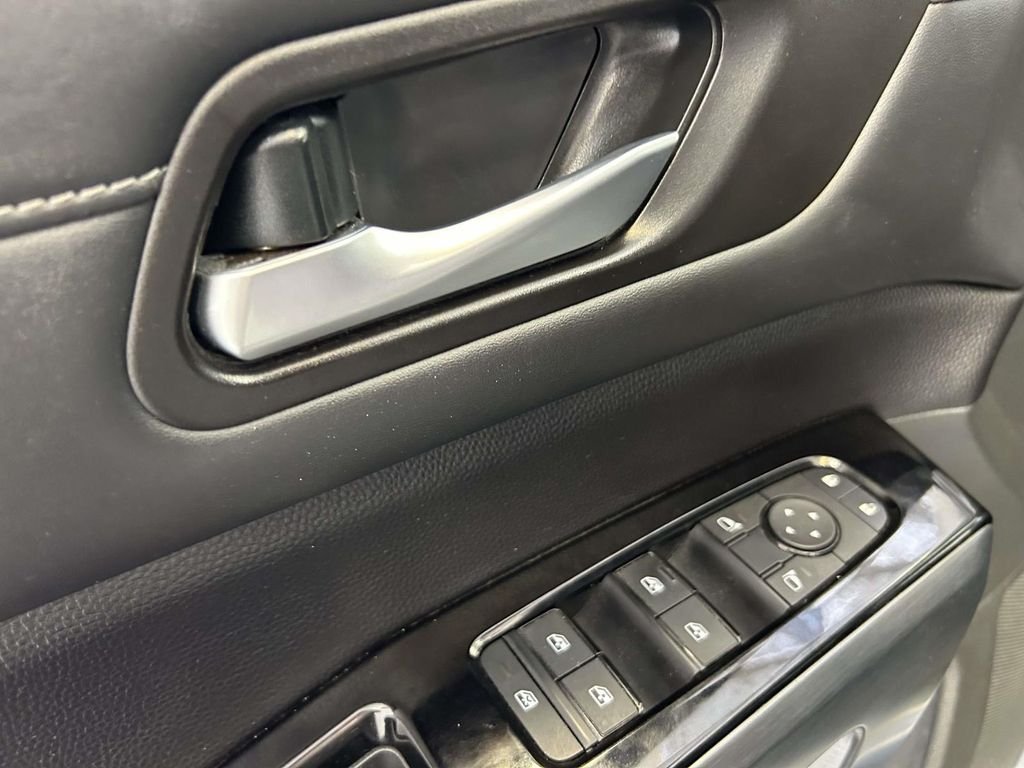 Used 2025 Silver Nissan SL image 14