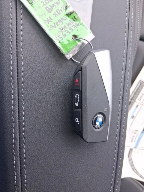 New 2026 Vegas Red Metallic BMW xDrive28i image 21