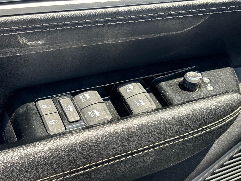 2024 Jeep Wagoneer L Series II - Photo 12