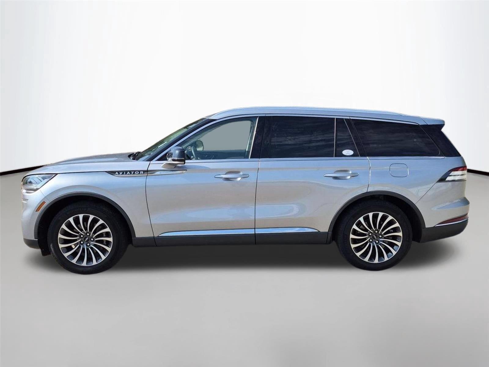 Used 2023 Silver Radiance Metallic Clearcoat Lincoln Standard image 2