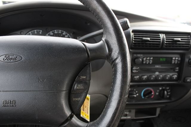 Used 2000 Green Ford XLT image 12