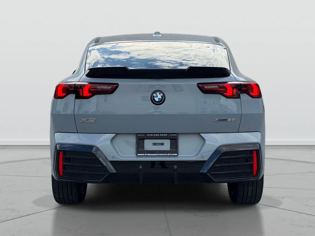 Used 2026 Gray BMW xDrive28i image 7