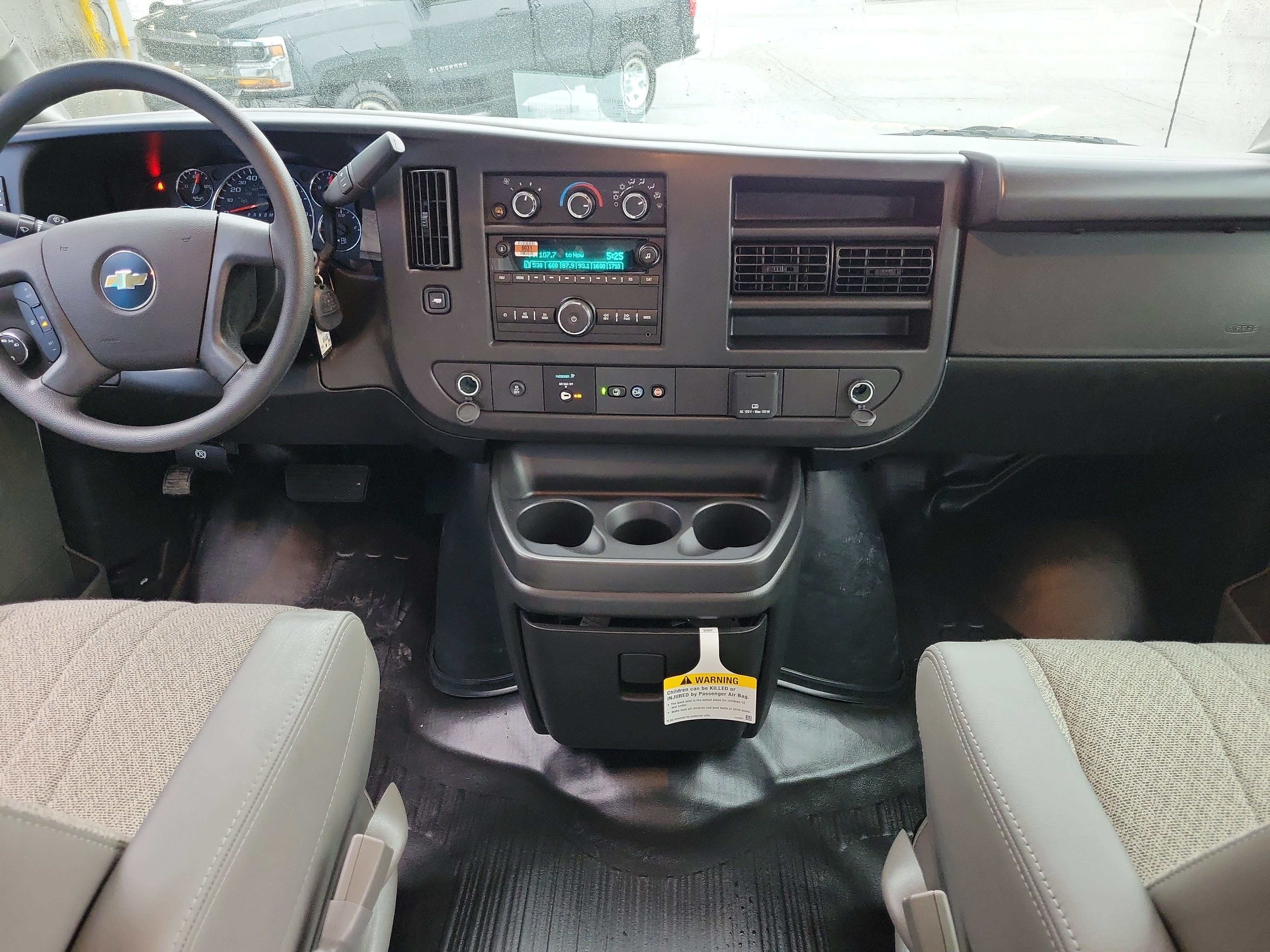 2025 Chevrolet Express Cargo Work Van - Photo 13