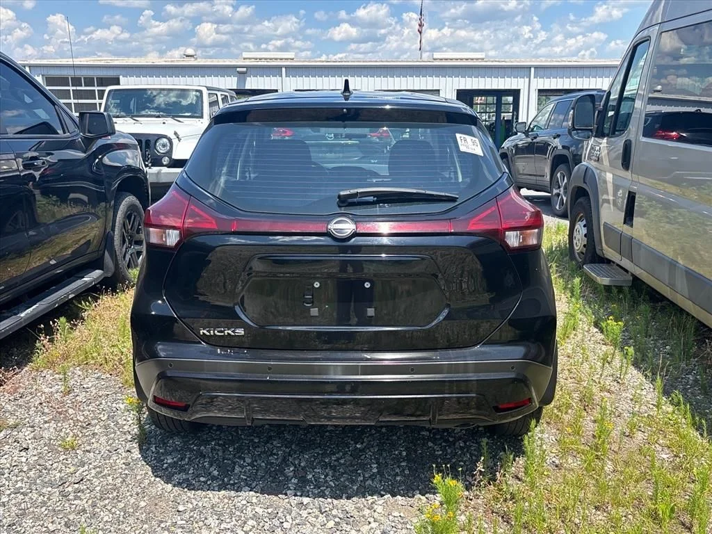 Used 2022 Black Nissan S image 10