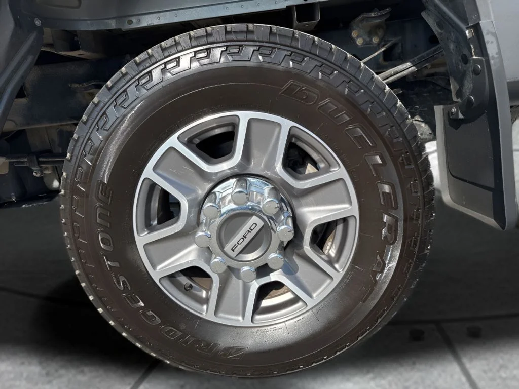 Used 2024 Gray Ford Lariat image 31