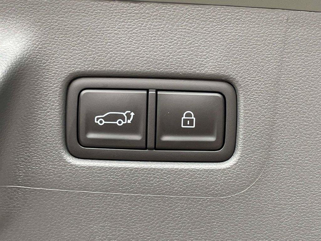 New 2027 Gray Hyundai SE FWD image 9