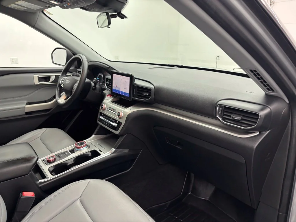 Used 2021 Silver Ford XLT image 33