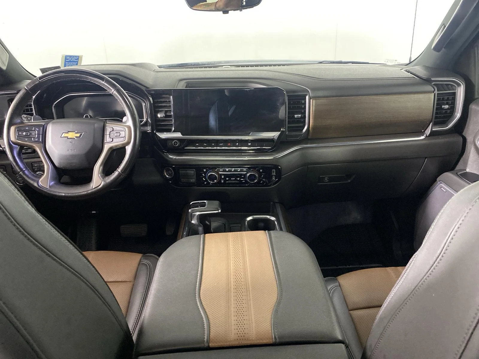 Used 2023 Iridescent Pearl Tricoat Chevrolet High Country image 27