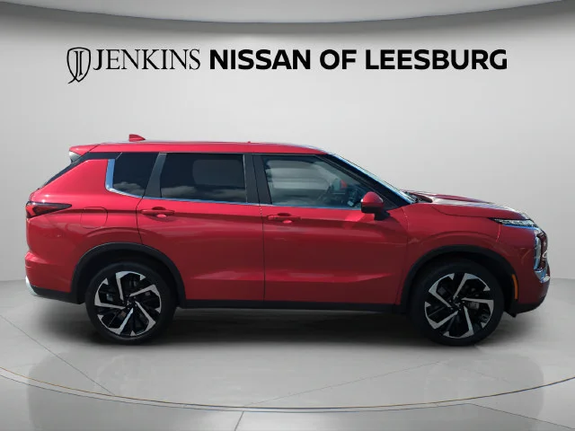 Used 2024  Mitsubishi SE image 3