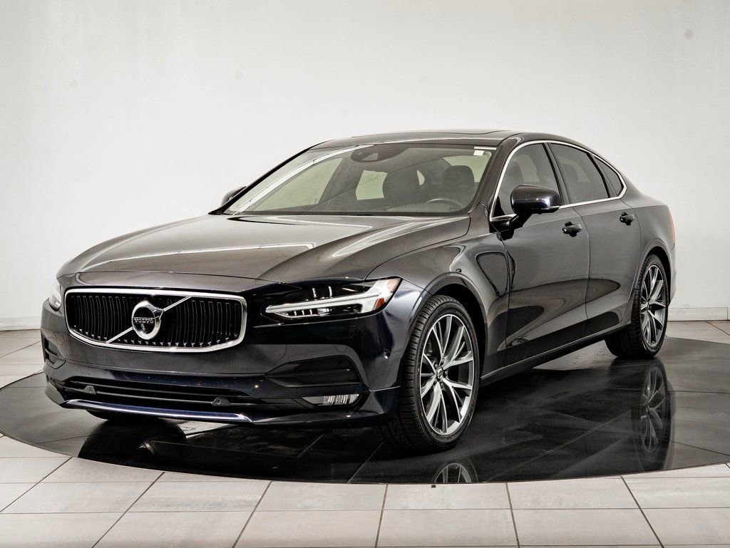 2017 Volvo S90 Momentum