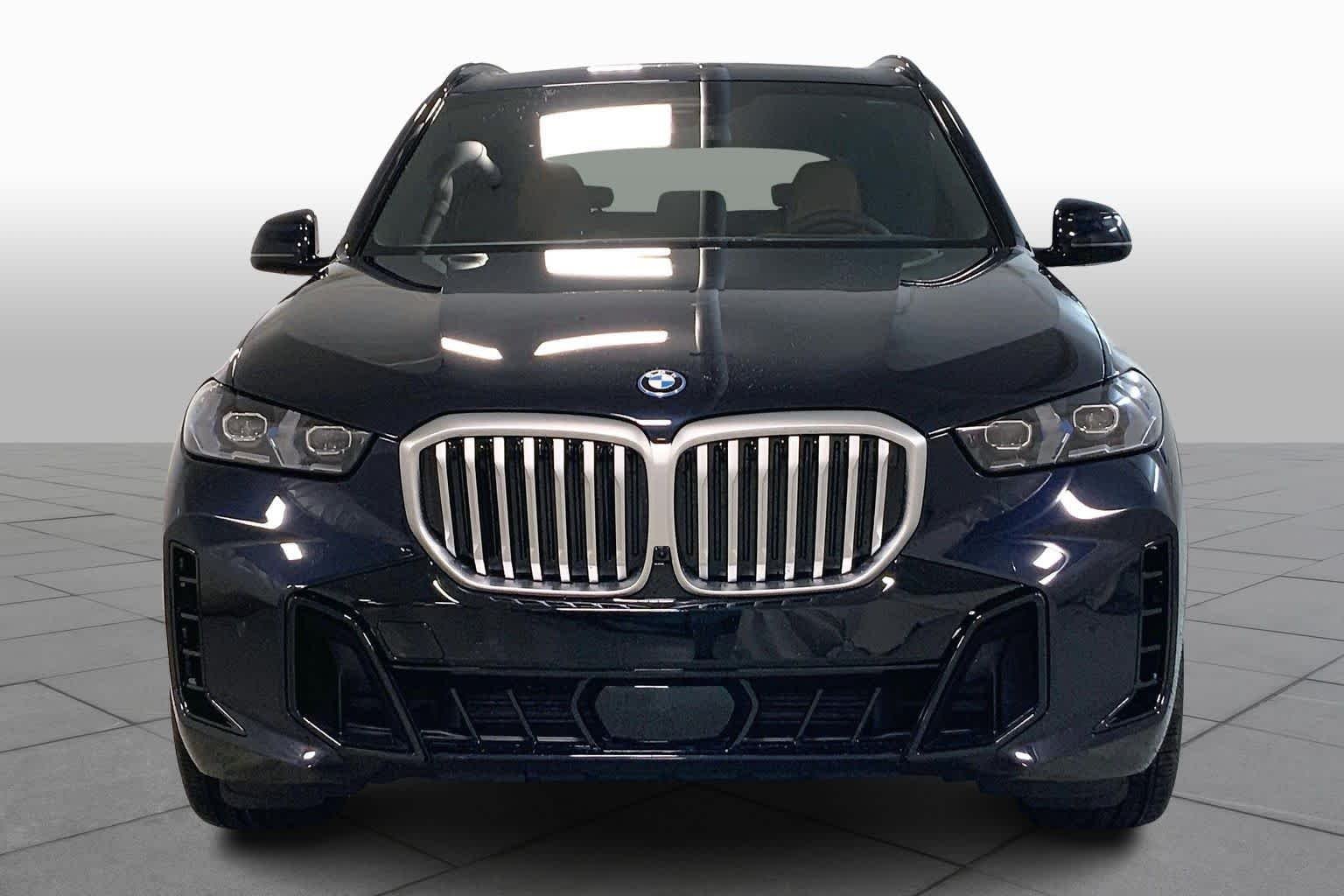 New 2026 Carbon Black Metallic BMW xDrive50e image 3