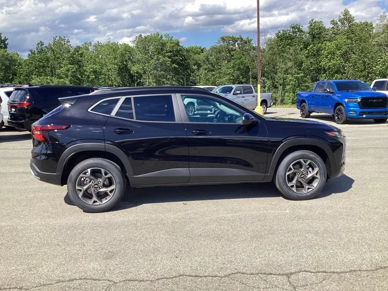 2026 Chevrolet Trax LT - Photo 8